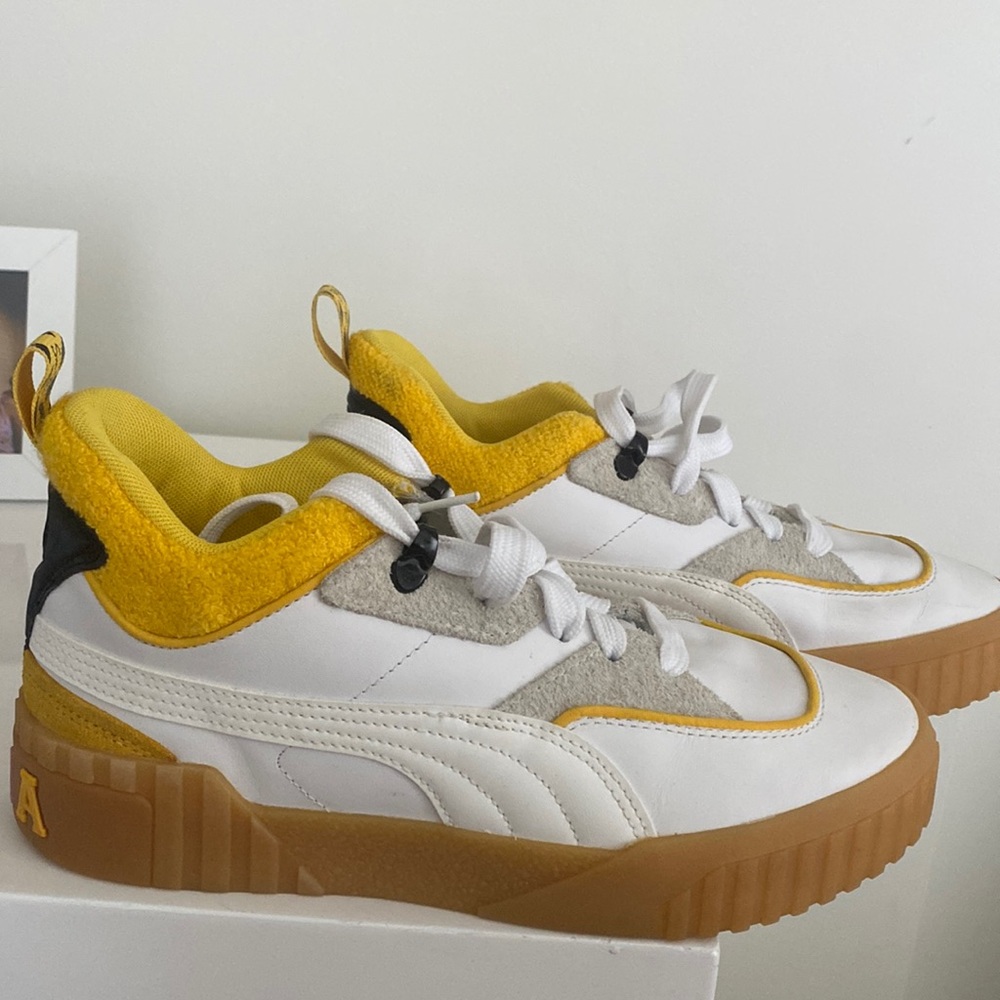 PUMA sneakers purchased at KITH. barely worn. U.S. women’s 9. Comfortable.
